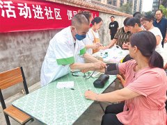 甸甸的果实压弯了枝头